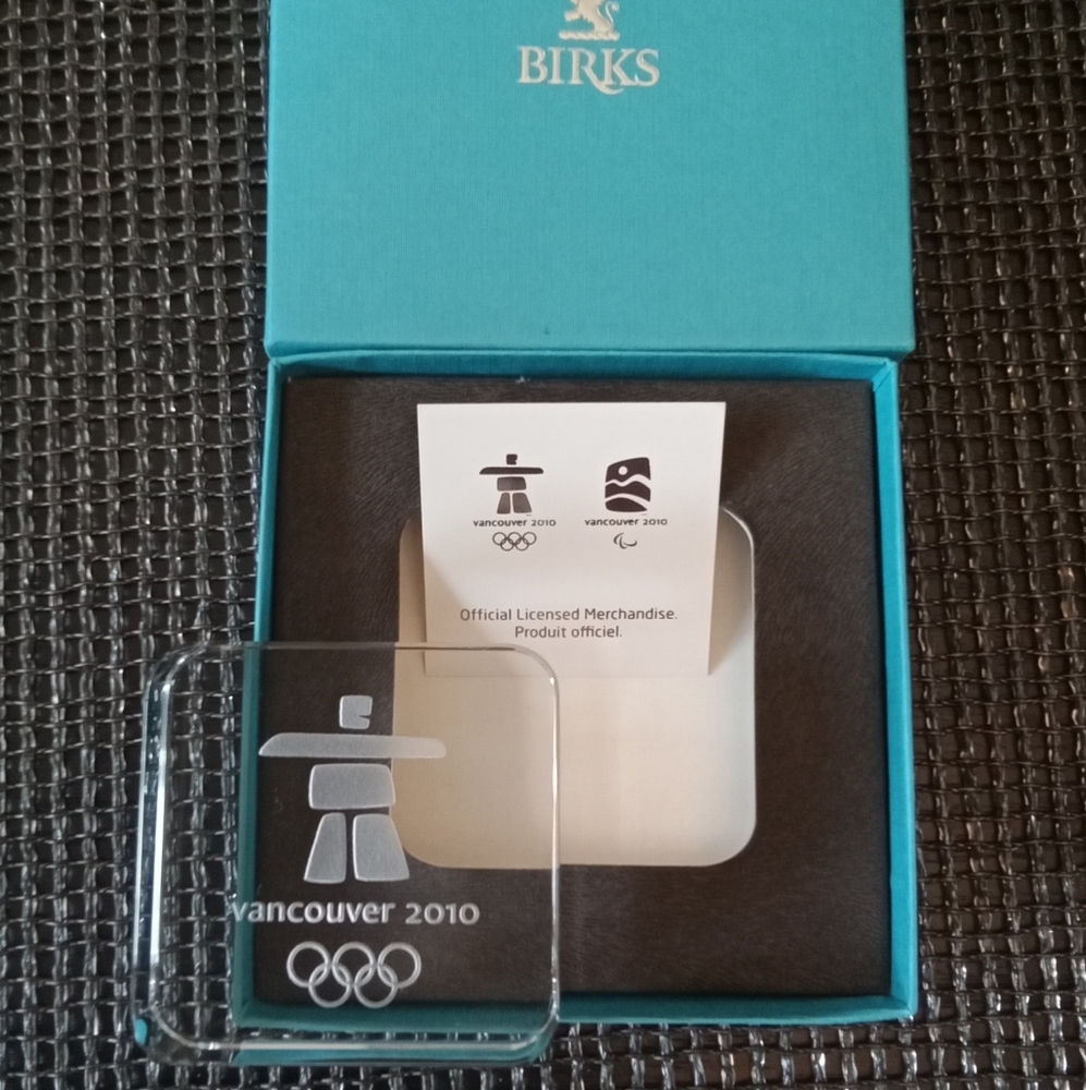Birks Vancouver 2010 Olympic Inukshuk Glass Paperweight